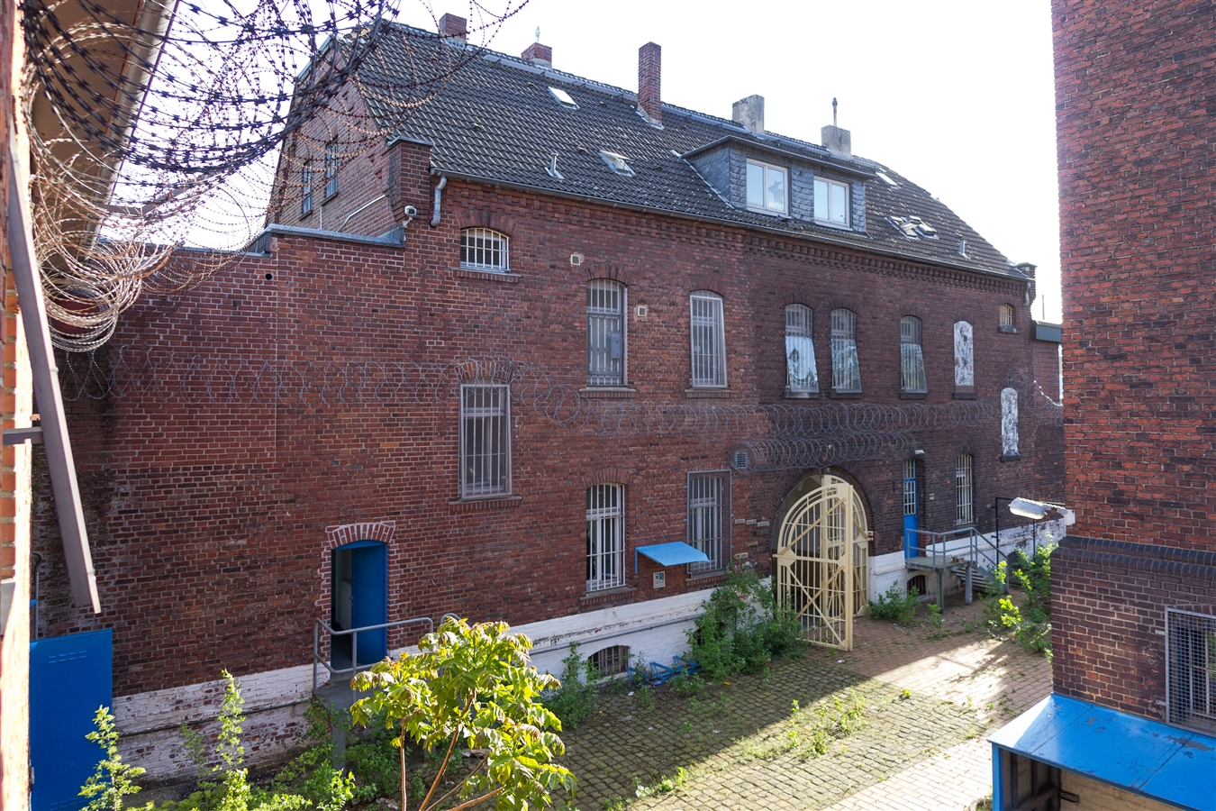 Gefängnistor (Blick aus Innerem des Jugendgefängnisses)