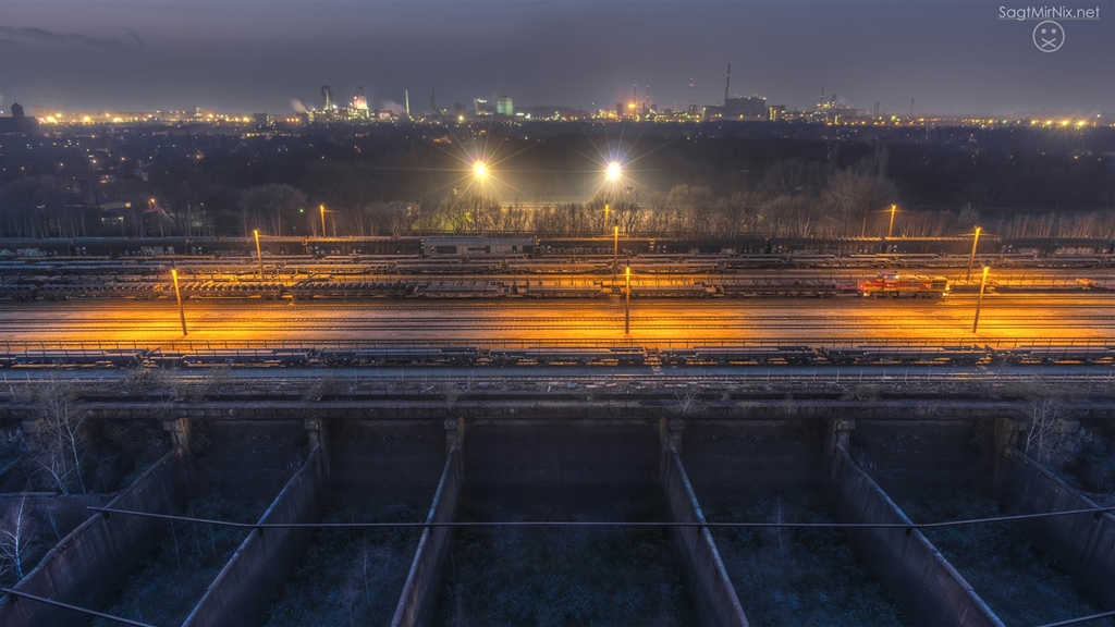 Nachts: Aussicht vom Dach der Sinteranlage