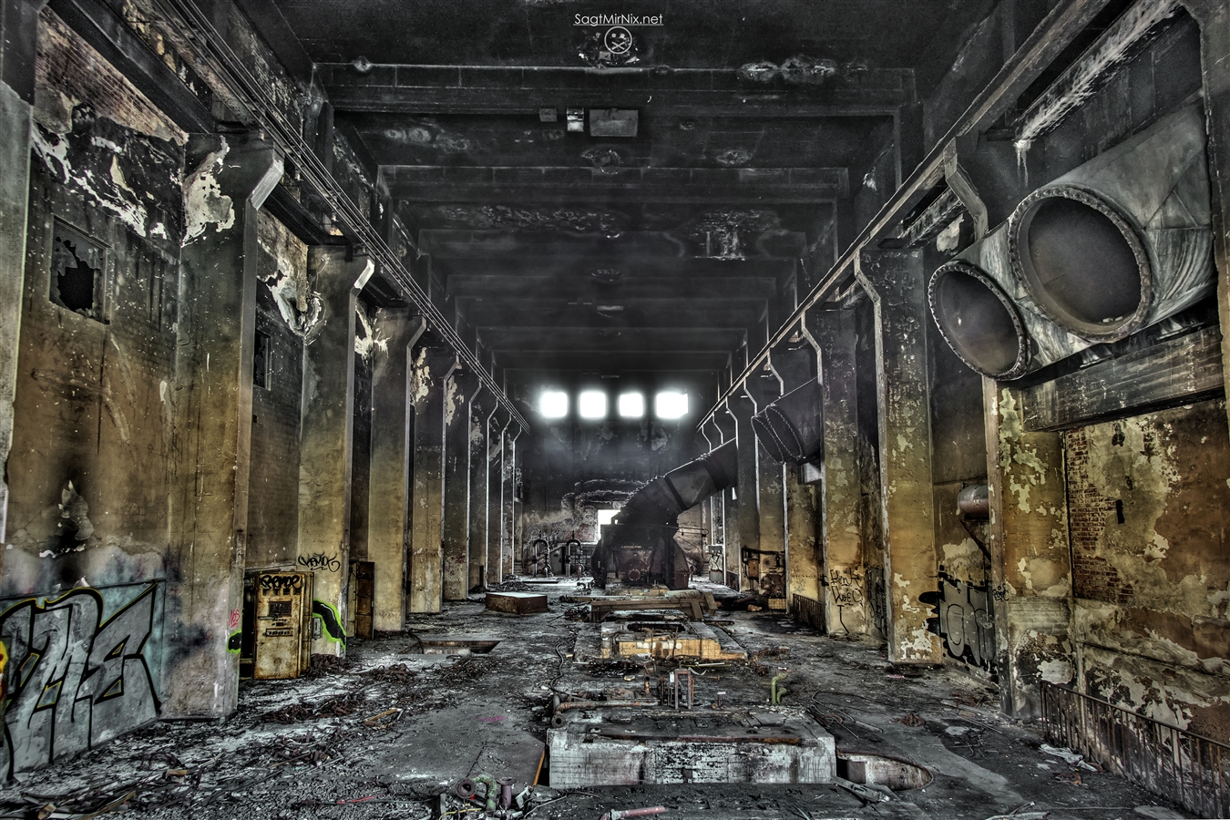 Verfallene Maschinenhalle im Ruhrgebiet