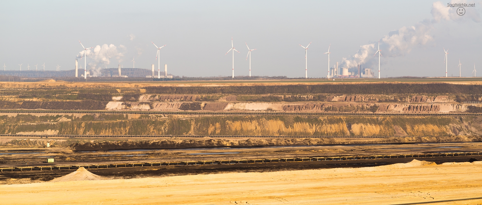 Tagebau Garzweiler: Windenergie und Kohlekraftwerke