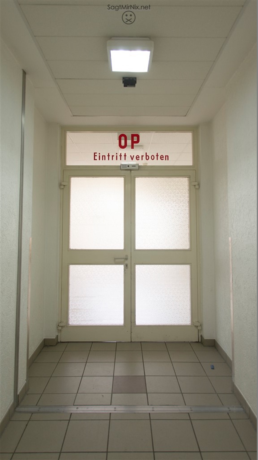 Ein Operationssaal des Krankenhauses: OP Eintritt verboten