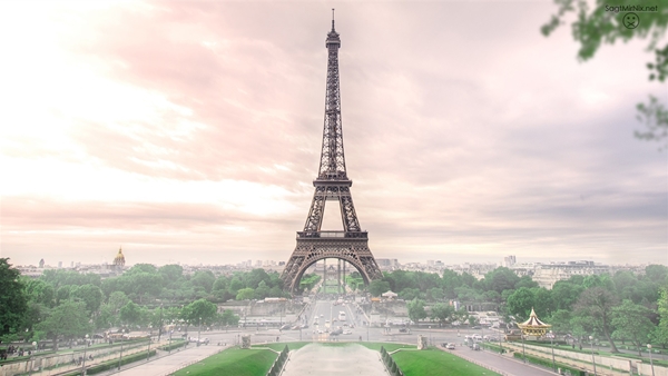 Paris im Sommer: Der Eiffelturm