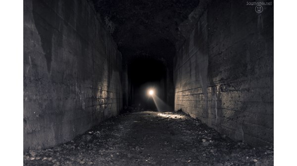 Verlassener Bunker: Licht am Ende des Tunnels