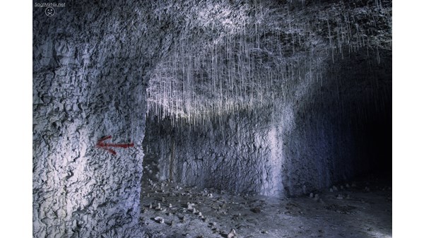 Eine Höhle, oder ein Bunker?