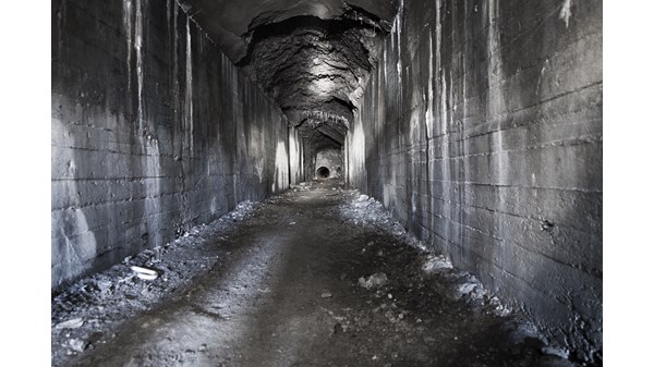 Verlassener Bunker unter der Erde im Ruhrgebiet