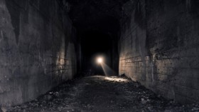 Verlassener Bunker: Licht am Ende des Tunnels