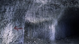 Eine Höhle, oder ein Bunker?