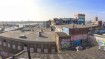 Sonniger Tag: Menschen auf dem Dach (Panorama)